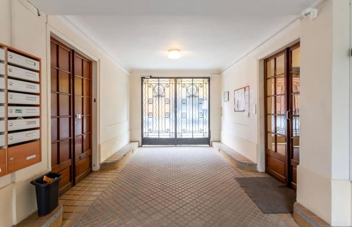 Beautiful Apartment In Center Париж Экстерьер фото